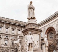 Sculpture of Leonardo da Vinci near the National Museum of Science and Technology. Milan, Italy